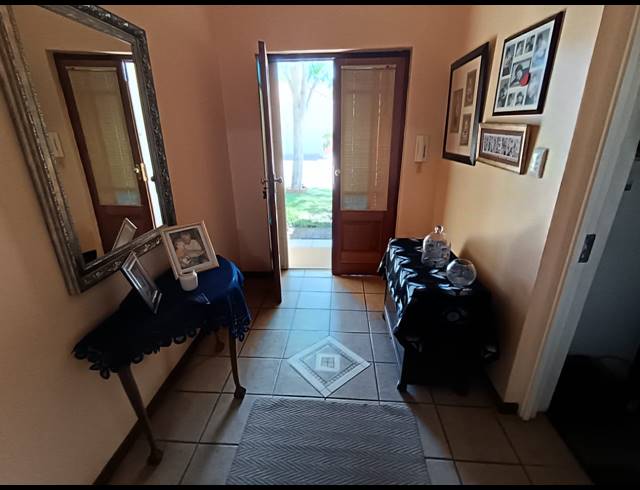 3 BEDROOM TOWNHOUSE FOR SALE IN PROTEA PARK